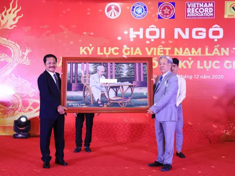 Công ty TNHH Dũng Tân được vinh danh kỷ lục: Khu sân vườn – hồ cá Koi Nhật Bản sử dụng nhiều đá bán quý nhất tại Việt Nam