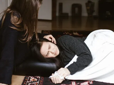 7 dấu hiệu của sự thân mật đen tối (Không lành mạnh)