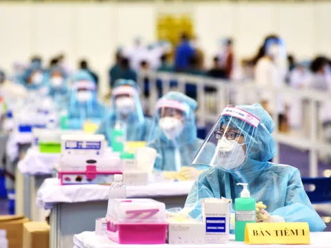 Chiến dịch tiêm vắc xin 'thần tốc' 836.000 liều ở TP.HCM mới chỉ được hơn 300.000 liều