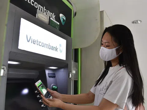 Ngân hàng đua giảm phí dịch vụ