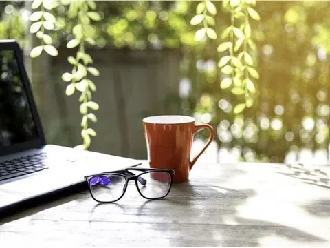 Vì Sao Không Nên Để Laptop Tiếp Xúc Trực Tiếp Với Ánh Mặt Trời?